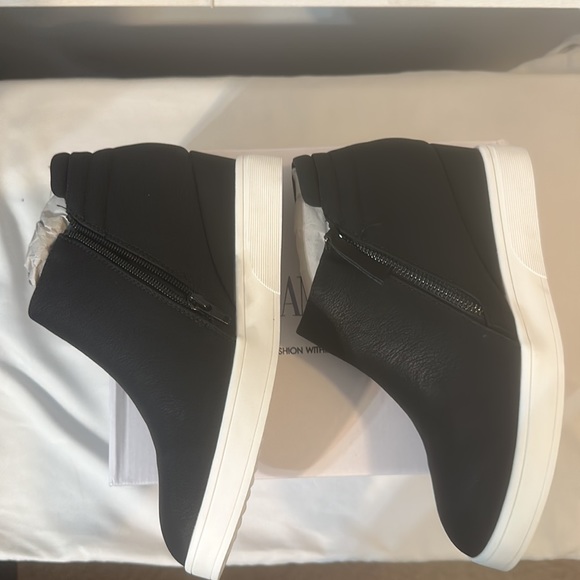 Brand - Shein. Black casual platform wedge sneaker booties - Picture 5 of 5